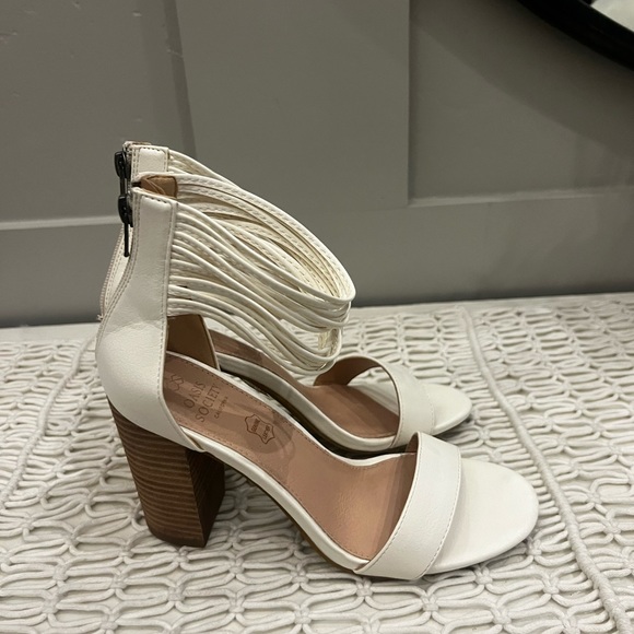 Oasis Society Chunky Heels - Picture 6 of 12